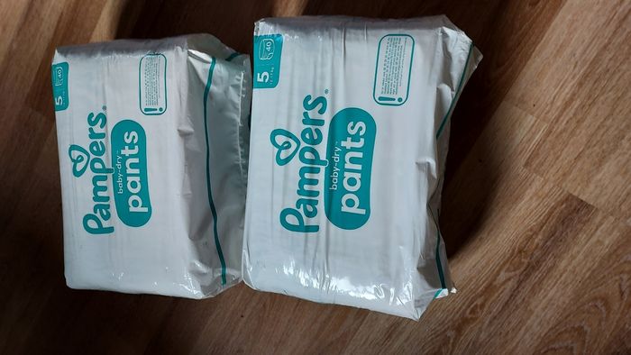 LOT COUCHES PAMPERS PANTS