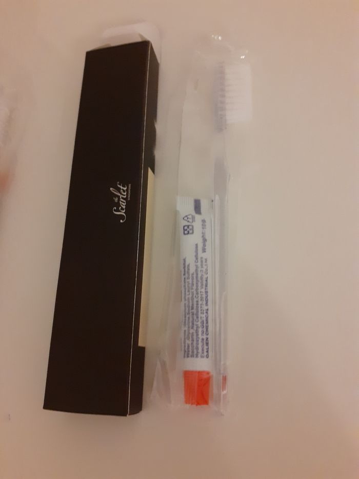 Lot de 2 brosses à dent avec dentifrice - photo numéro 3