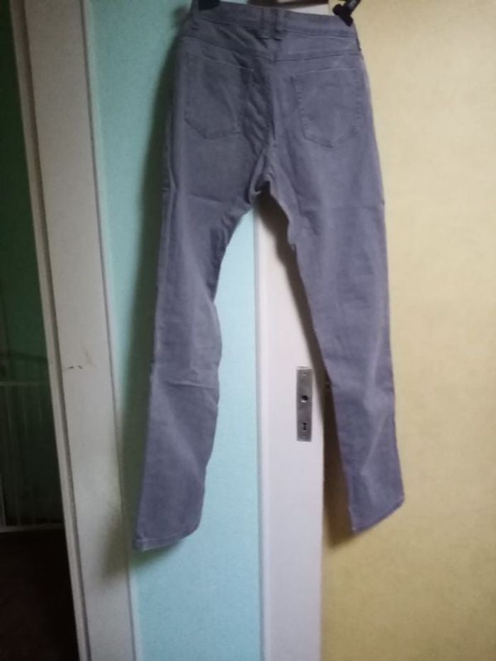 Pantalon femme peu servi