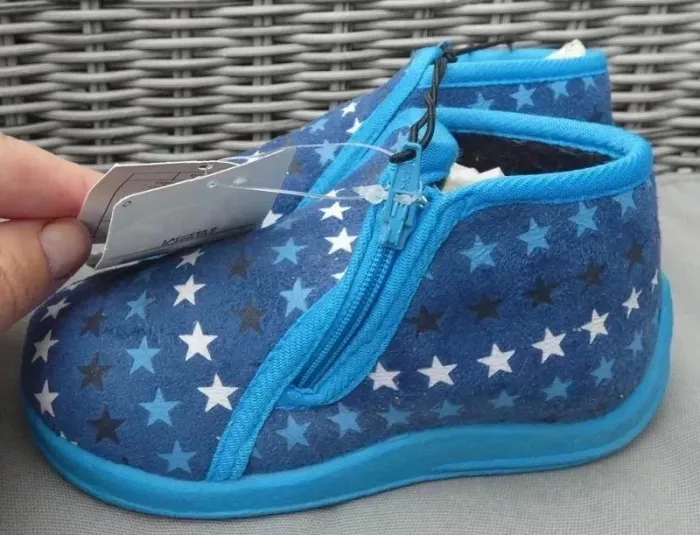 Jolis chaussons étoilés garçon T25 neufs - photo numéro 5