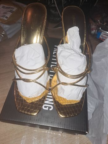 Chaussures a talons taille 39 neuf