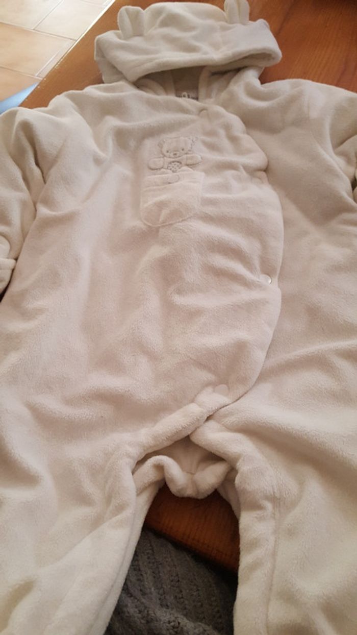 Combinaison taille 9 mois