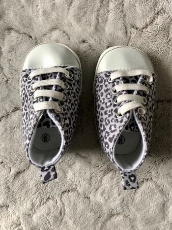 Chaussures bébé 18-19 neuves
