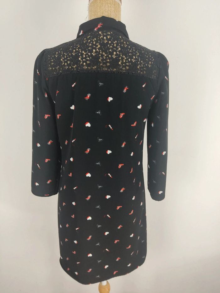 Robe mi-longue manches 3/4 noire et col dentelle motifs rouges et blancs taille 36 Naf Naf - photo numéro 2