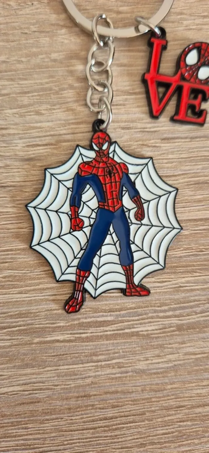 Porte clés 🔑 Spiderman. - photo numéro 2