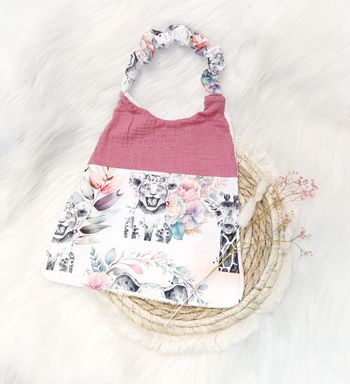 Bavoir bébé lionceau rose