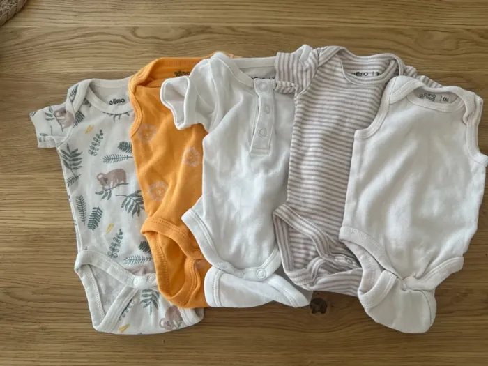 Lot de 8 bodies - photo numéro 2