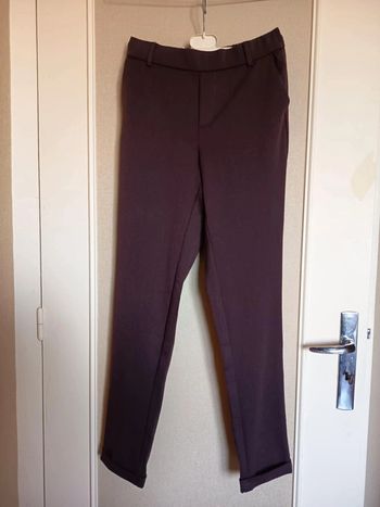 Pantalon . Marque Vero Moda.