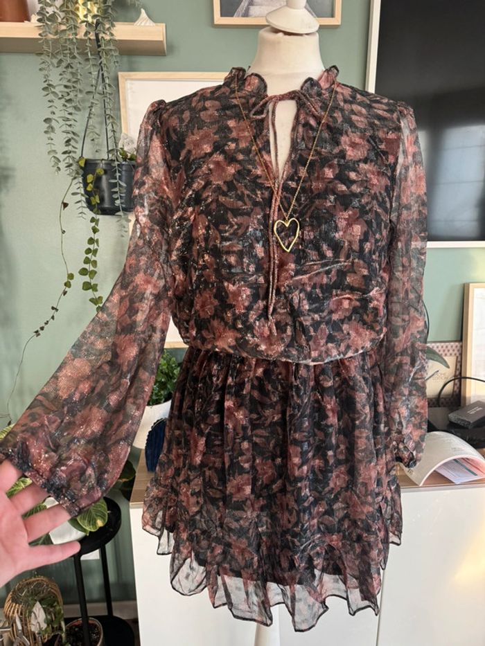 Magnifique robe manches longues noir fleuries brillant taille L