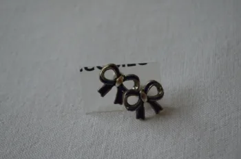 boucle d'oreille noeud papillion