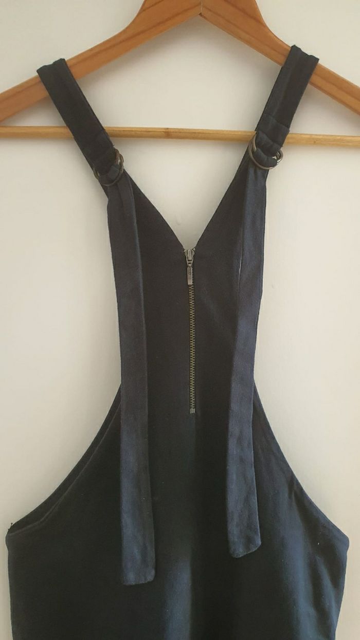 Robe noire bretelles réglables et fermeture éclair taille S
Cora Kemperman - photo numéro 5