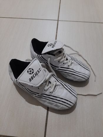 Chaussures de foot T30
Bon état