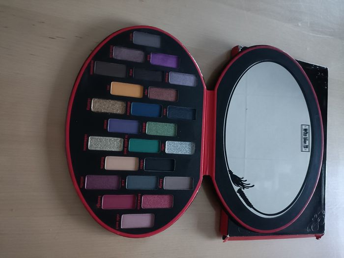 PALETTE  FETISH KAT VON D - photo numéro 6