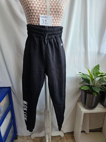 Bas de jogging, noir,en excellent état,en coton&polyester, longueur 90cm