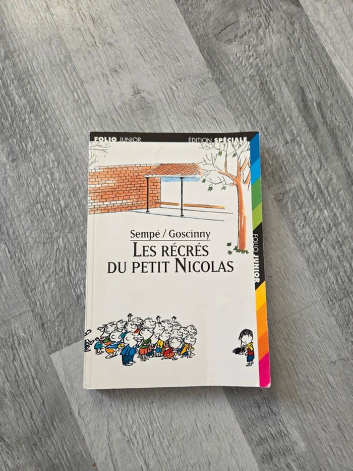 Livre les récrés du petit Nicolas