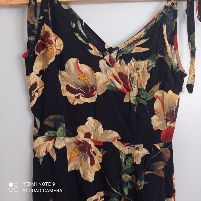 Combinaison noire à fleurs jaunes t36 - photo numéro 3