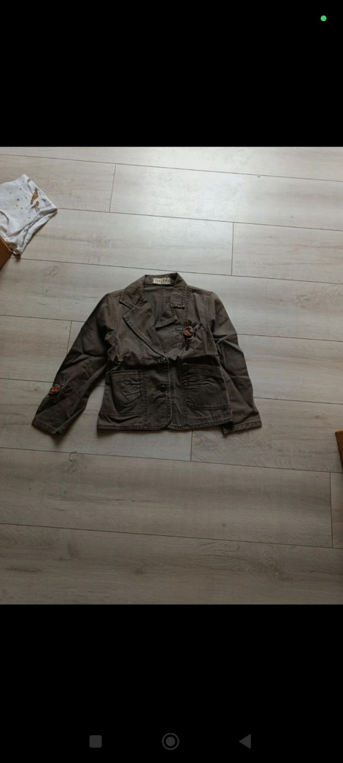 Gros lot de vêtements fille 8 ans - photo numéro 2