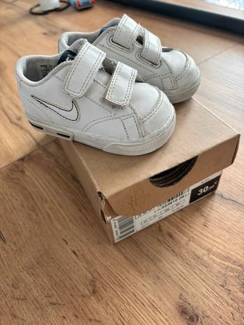 Baskets bébé Nike taille 19