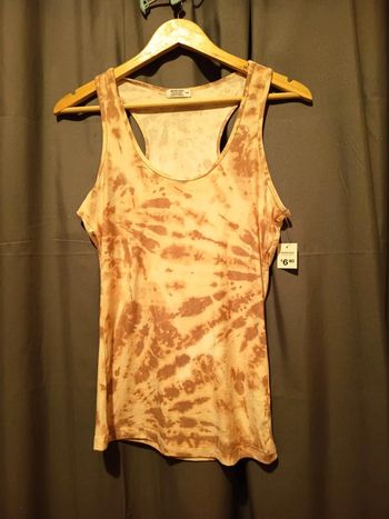 Débardeur femme. Marque Ardene basic . Taille M . Matière très douce , polyester et elasthane.
