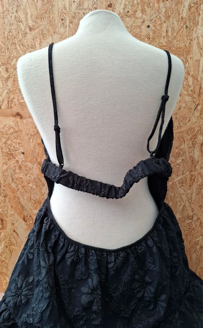 Robe décolleté V avec dos ouvert - photo numéro 5