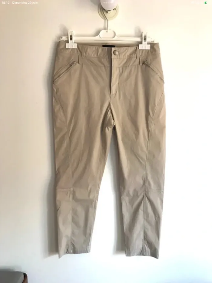 Pantalon beige 3/4 taille 38/40 Eva Kayan