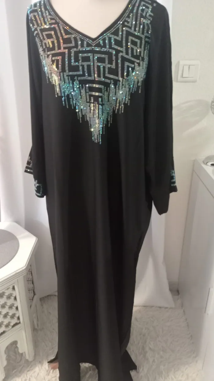 Gandoura marocaine en crêpe de soie ,Robe longue ornée de strass - photo numéro 2