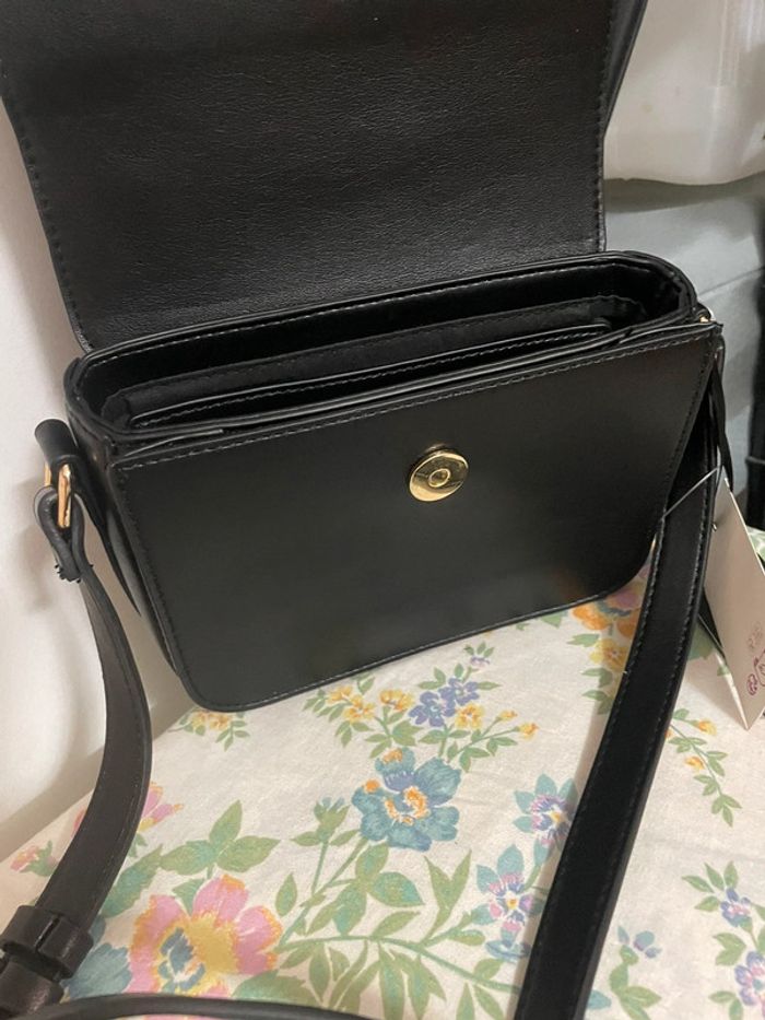 prix en boutique 65€, Sac besace Galeries Lafayette enduit lisse - photo numéro 11