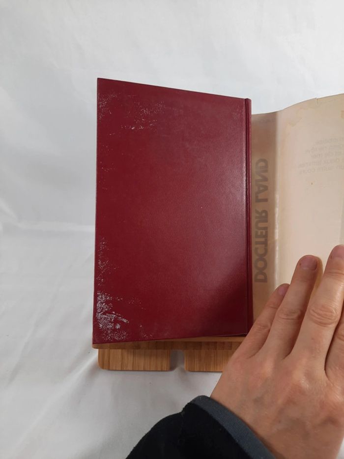 Slaughter, Docteur Land - photo numéro 4