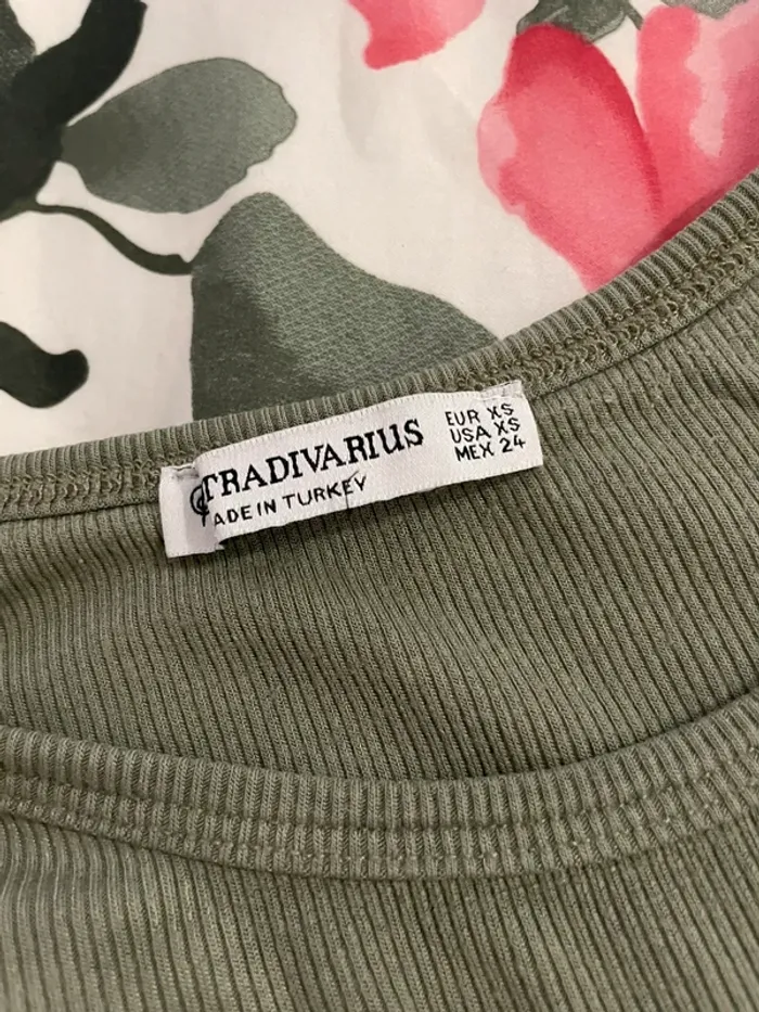 Haut t-shirt moulant kaki stradivarius - photo numéro 3
