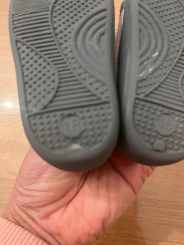 Chaussons bébé taille 18 - photo numéro 6