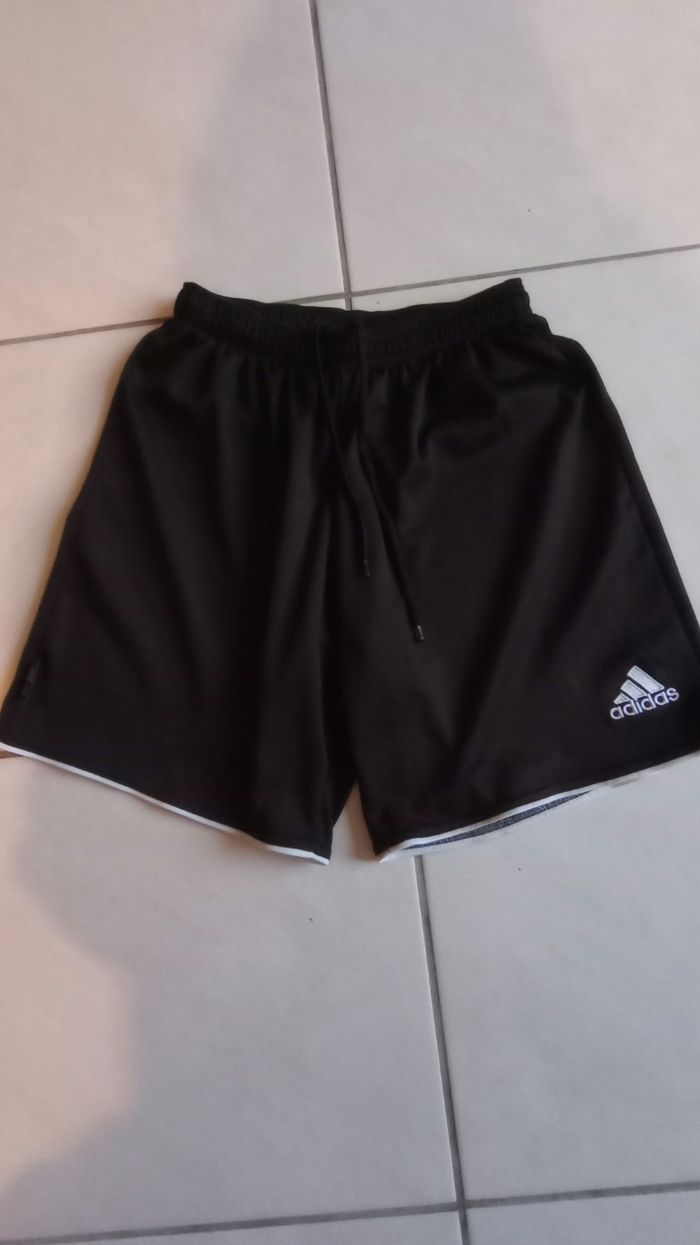 Short Adidas taille S