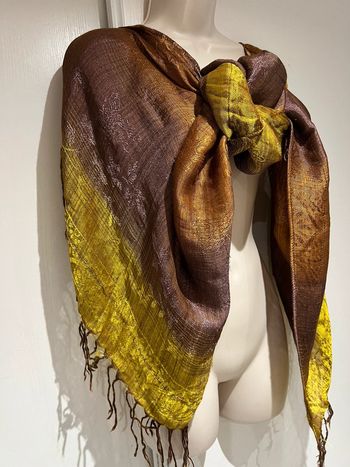 Écharpe moirée marron, beige, orange jaune,