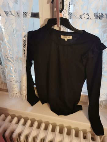 Polo manches longues fantaisie avec volant epaules noir T M