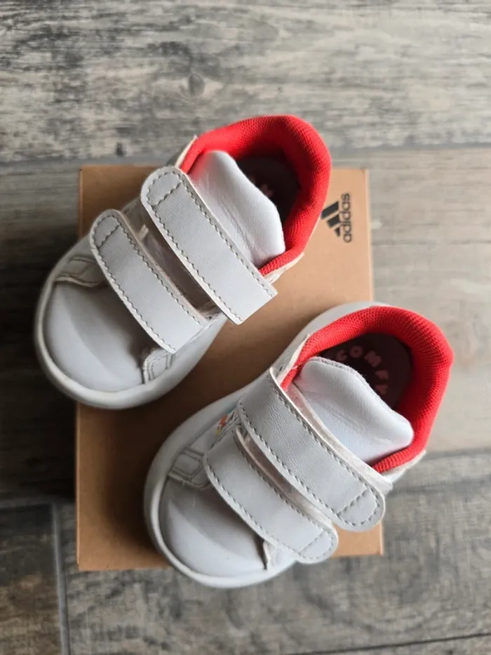 Chaussures bébé taille 20 adidas