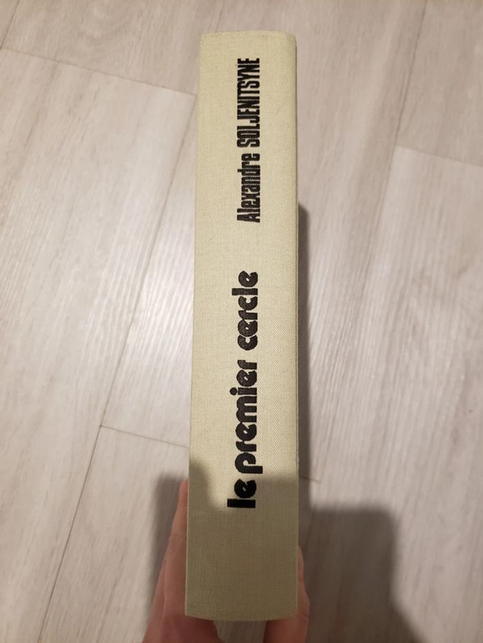 Livre le premier cercle - photo numéro 2