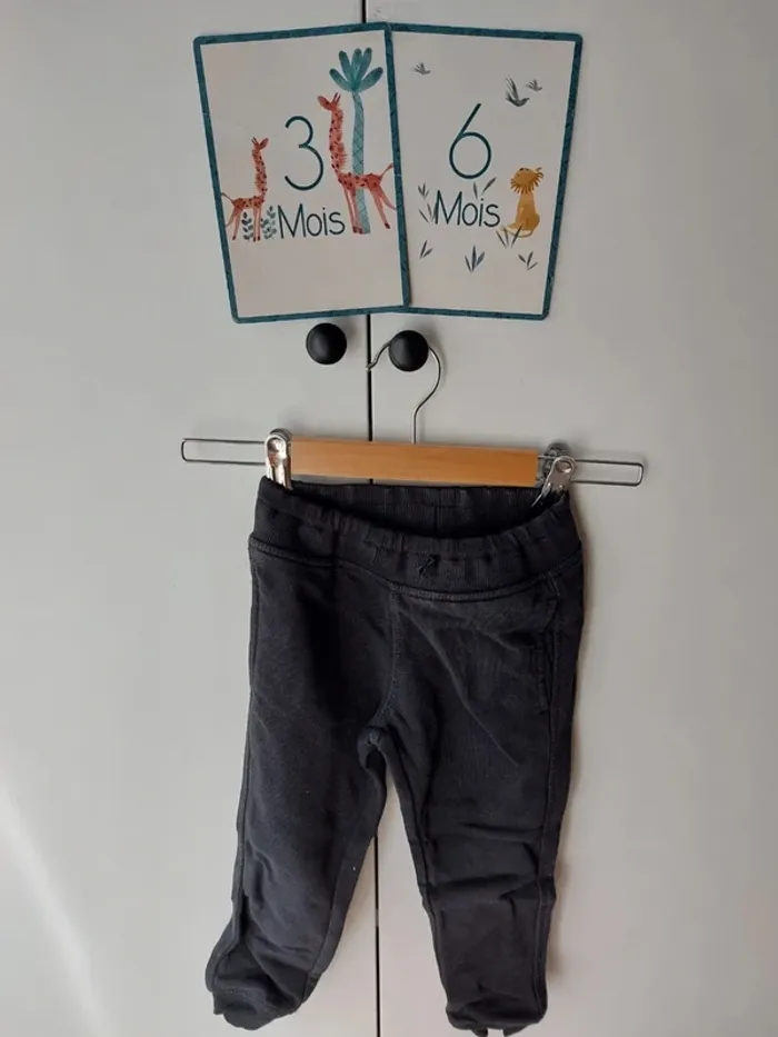 Jogging noir taille 3 ans