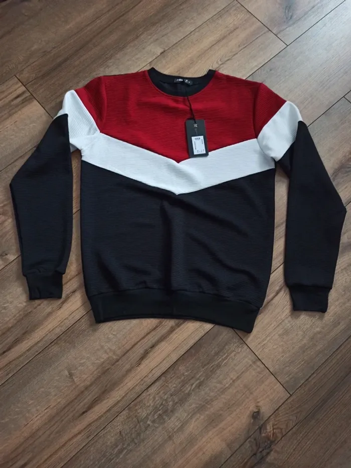 Pull homme manches longues rouge noir et blanc L
