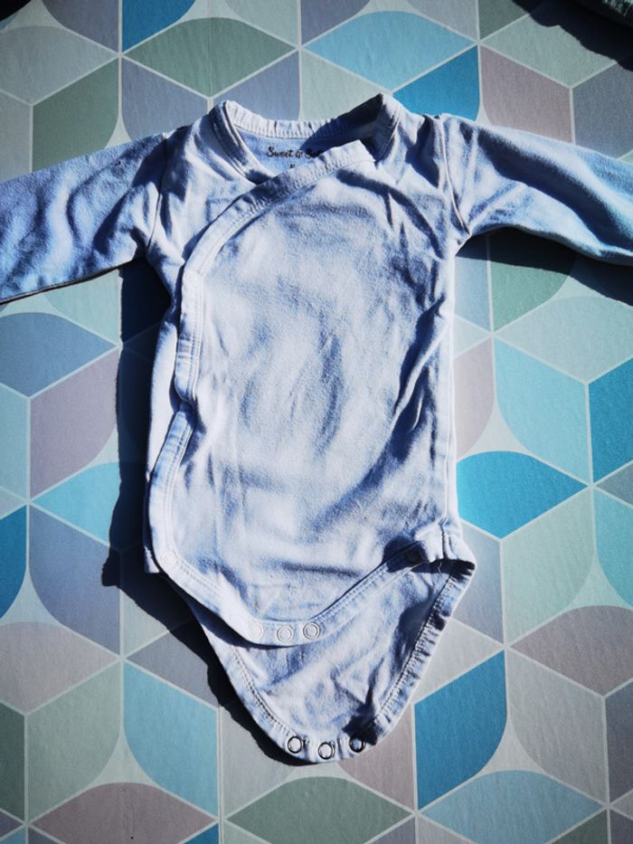 D1242 - body garçon 1 mois - photo numéro 2