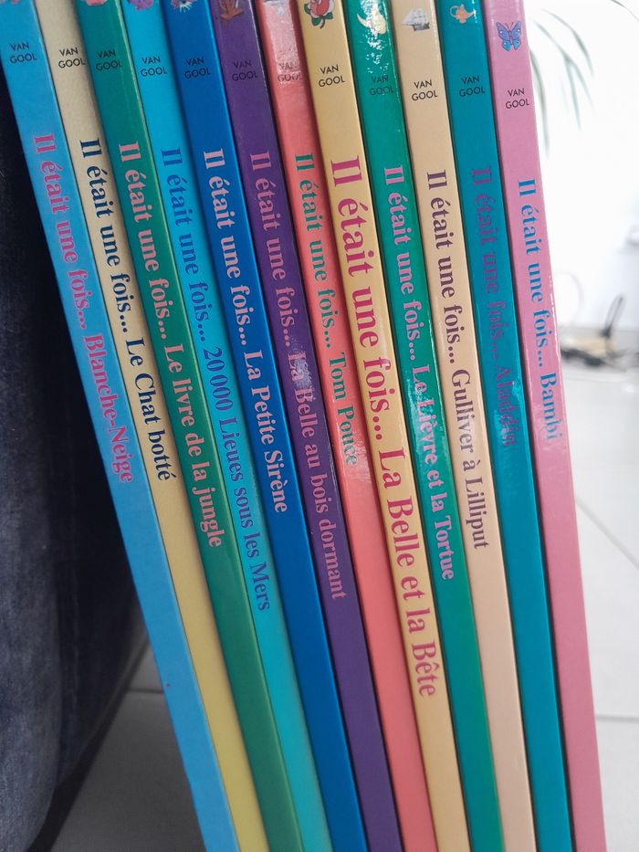 Lot 12 livres Disney et contes