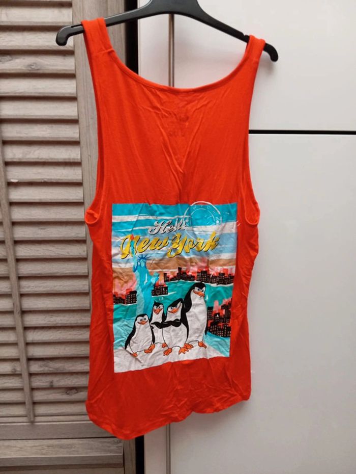 Tee-shirt sans manche rouge Madagascar taille M pingouin - photo numéro 2