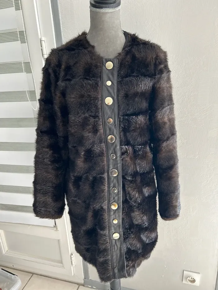 Manteau fausse fourrure