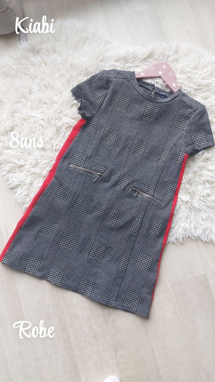 Robe grise et rouge 8 ans kiabi - photo numéro 2
