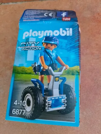 Policière avec gyropode