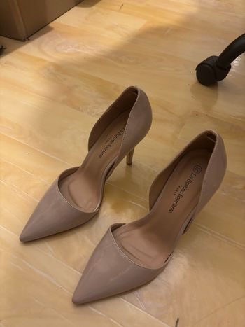 Escarpins à talons vernis beige 