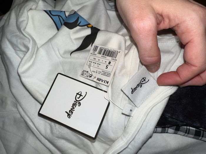 T-shirt Disney taille s Neuf avec étiquette - photo numéro 4