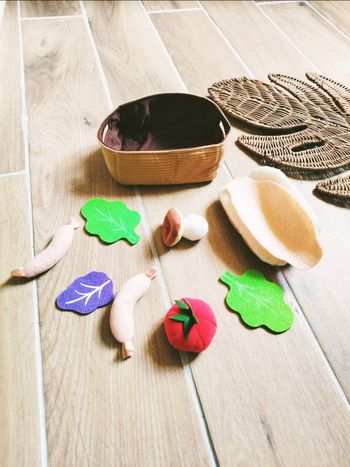 🧺 Dinette panier marron avec sandwich et divers ingrédients en tissu- peluche