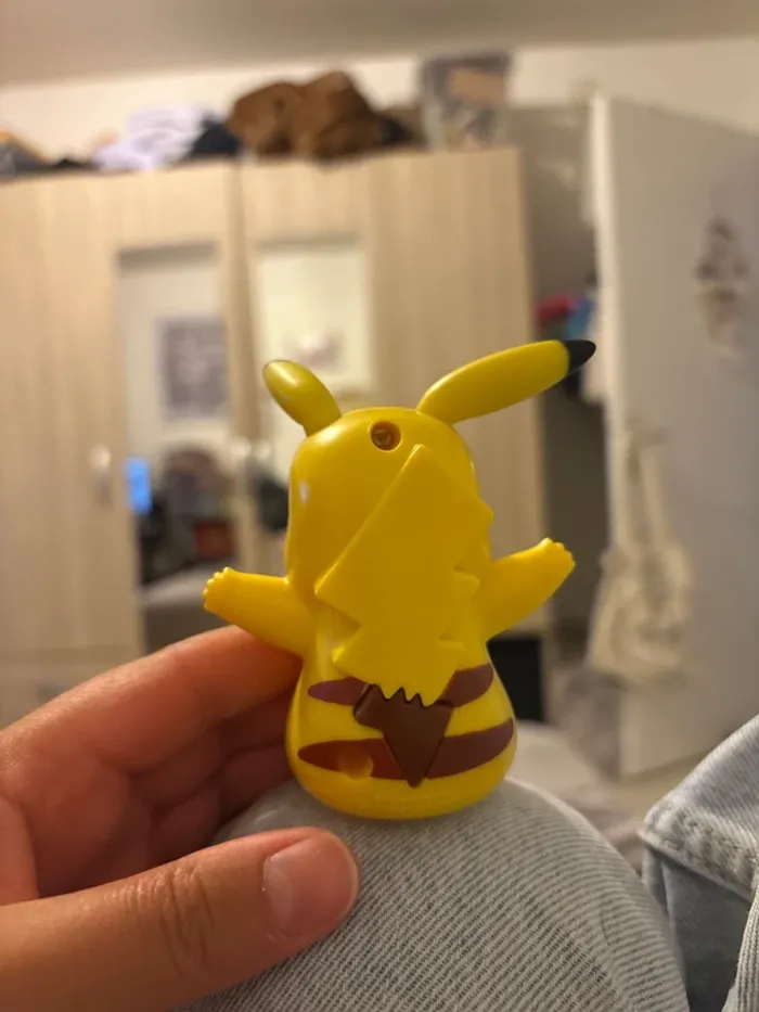 Figurine pikachu - photo numéro 2