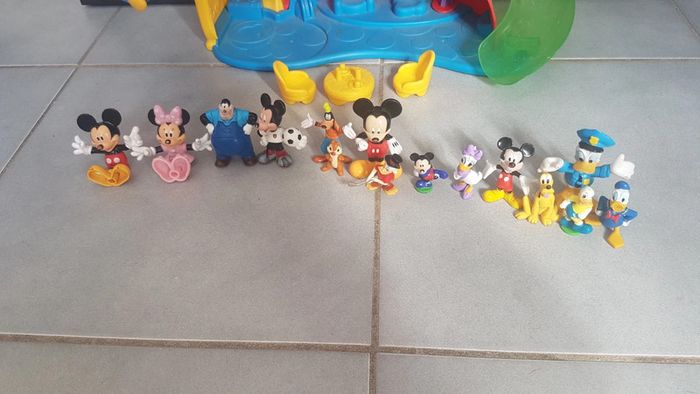 Maison de Mickey et lot de personnages - photo numéro 2