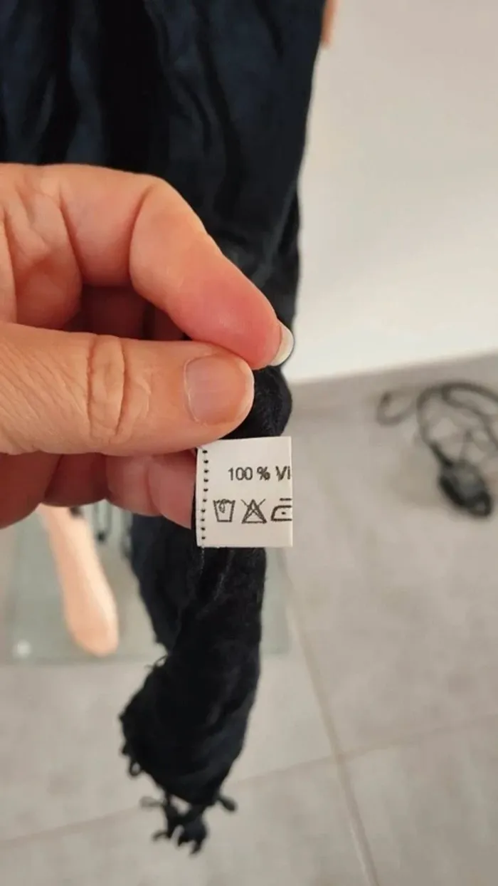 Grande et belle écharpe noire avec motifs 200 x 70 cm - photo numéro 5