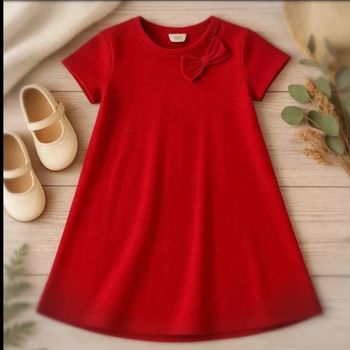 Magnifique robe rouge sans manches avec petit noeud 7 ans